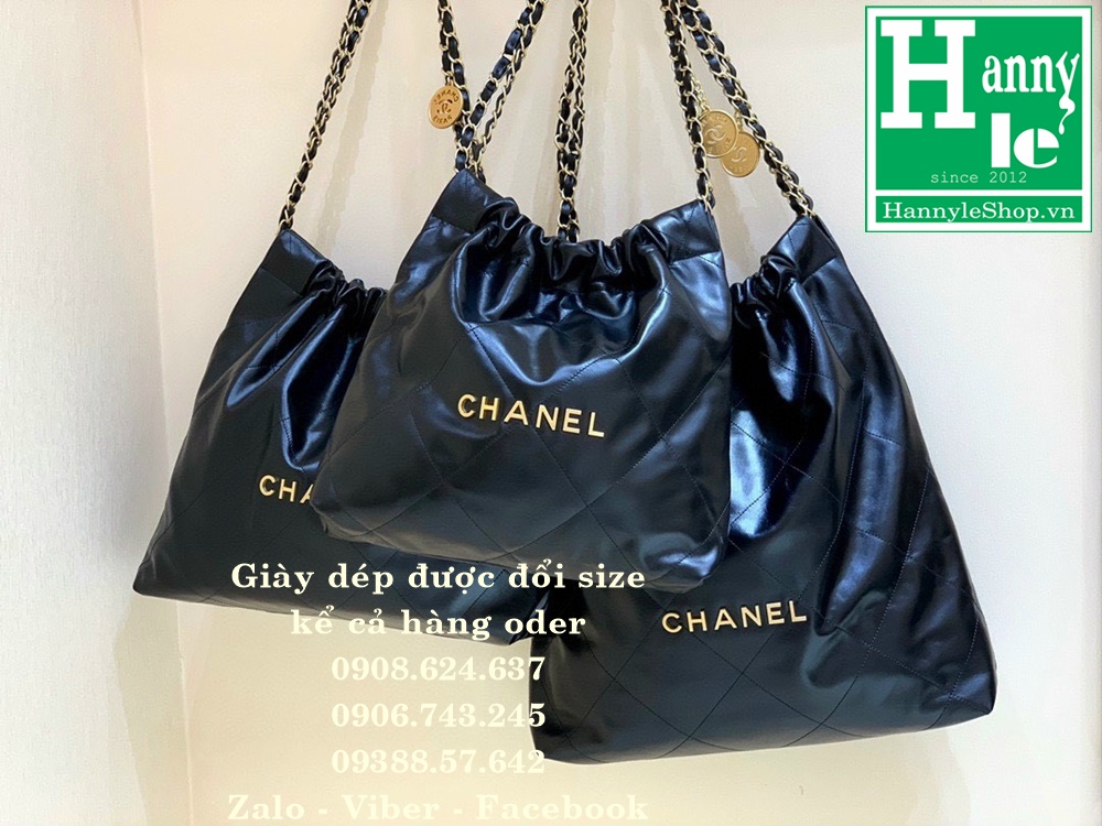 Chanel 22 large handbag Shiny calfskin  goldtone metal  black  Fashion   CHANEL